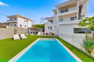 5 Bedroom Villa - Arona — photo 29 of 43