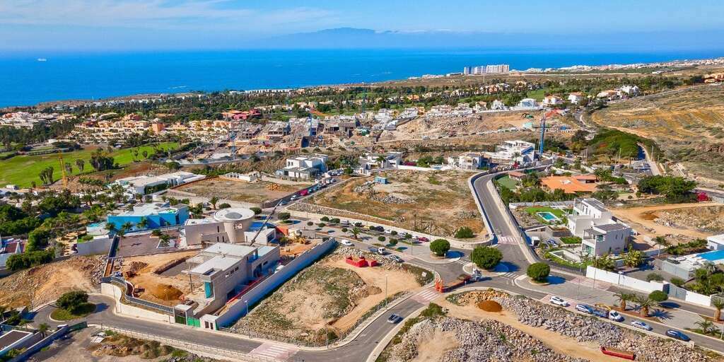 Land -  La Caleta