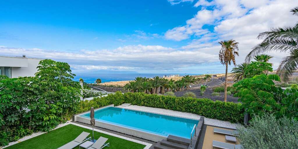 5 Bedroom Villa -  La Caleta