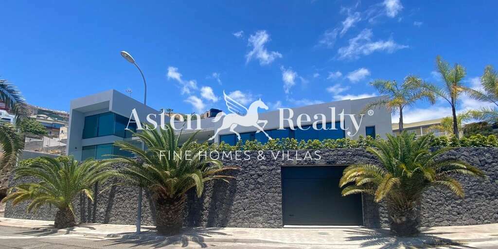 Villa de Lujo de 4 dormitorios en Primera linea - Santa Cruz