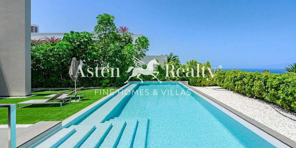 5 Bedroom Villa -  La Caleta