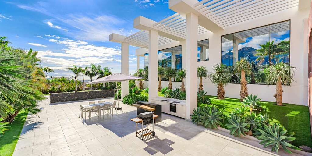6 Bedroom Villa -  La Caleta
