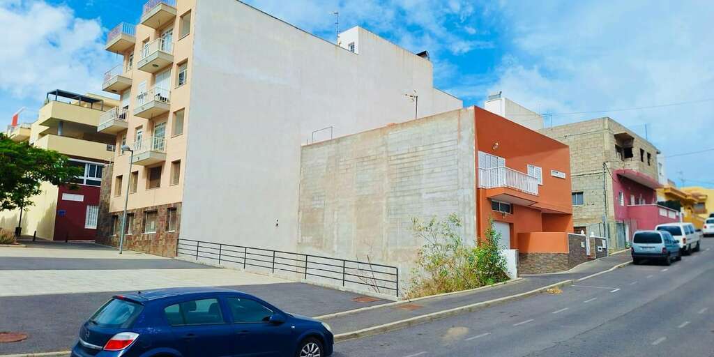 Land - San Isidro