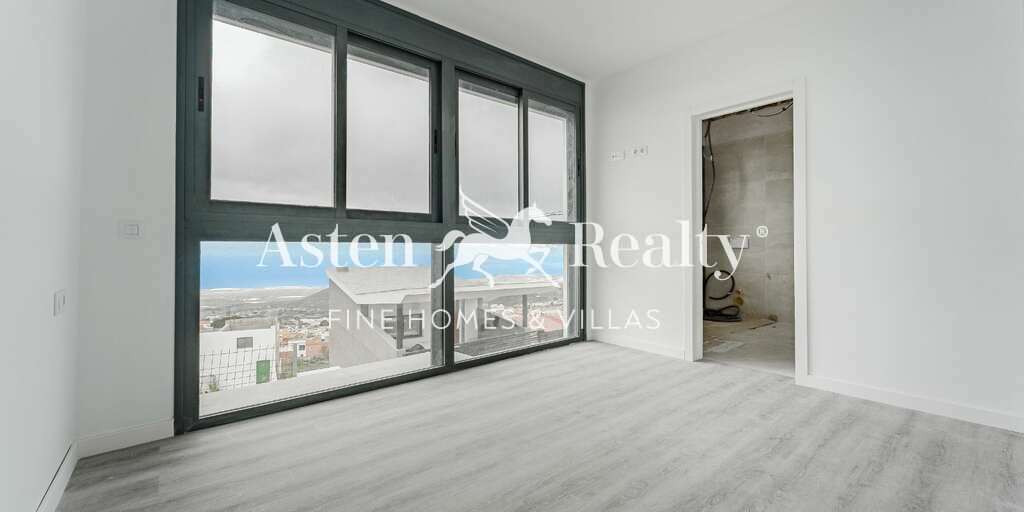 5 Bedroom Townhouse - San Miguel
