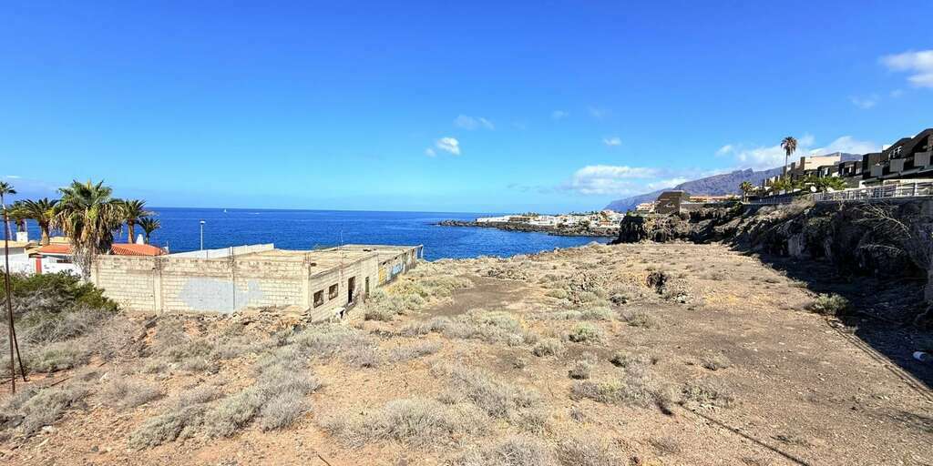 Land - Puerto de Santiago
