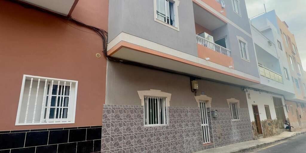 10 Bedroom Building - El Fraile
