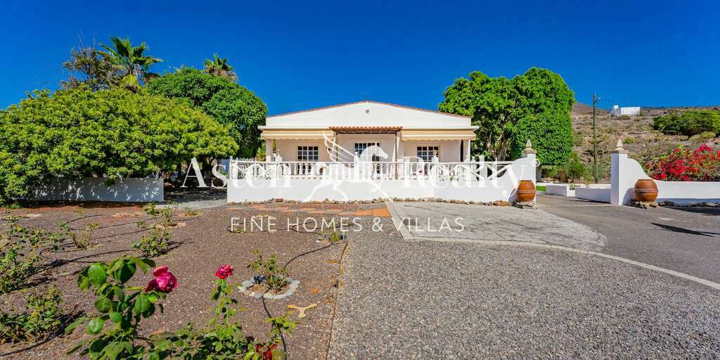 Casa de 5 dormitorios - Piedra Hincada