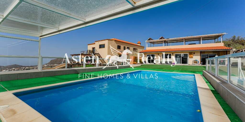 6 Bedroom Villa - San Miguel