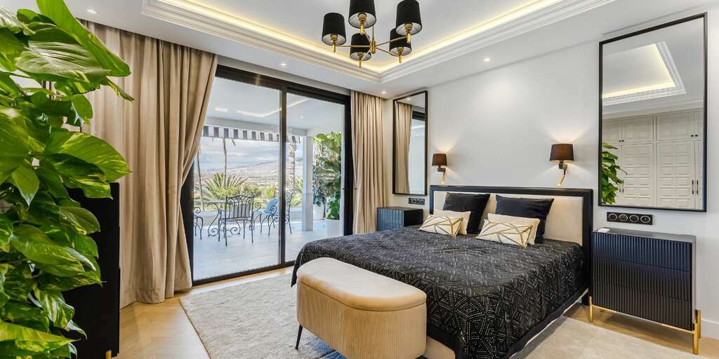 Luxury 4 Bedroom Villa - San Eugenio Alto