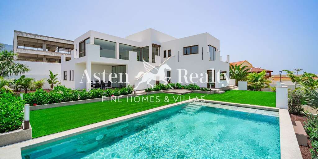 5 Bedroom Villa - Playa Paraíso